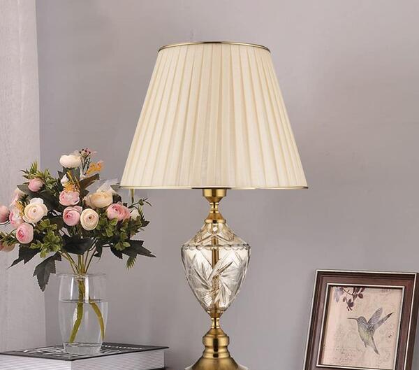 عکس چراغ خواب ایستاده