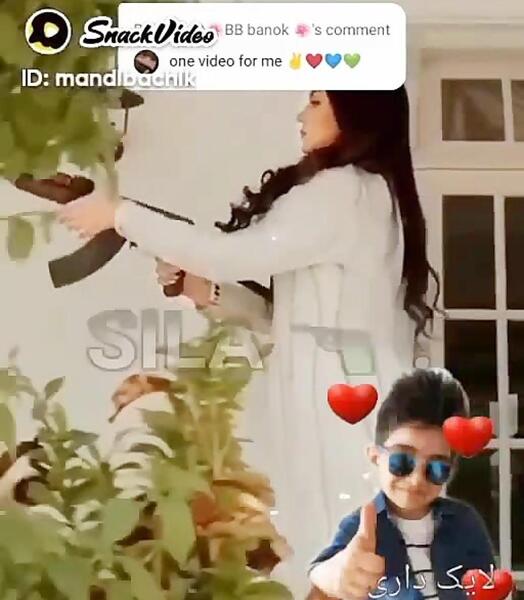 عکس دست دختر بلوچ با تفنگ