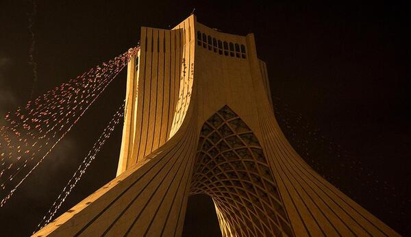 عکس آزادی در شب