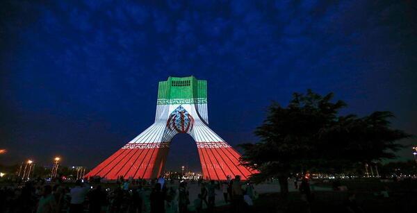 عکس آزادی در شب