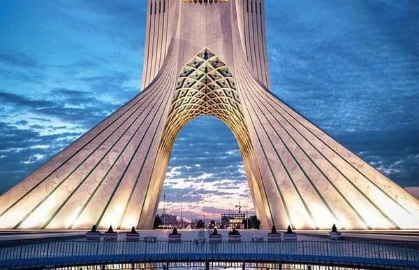 عکس آزادی در شب