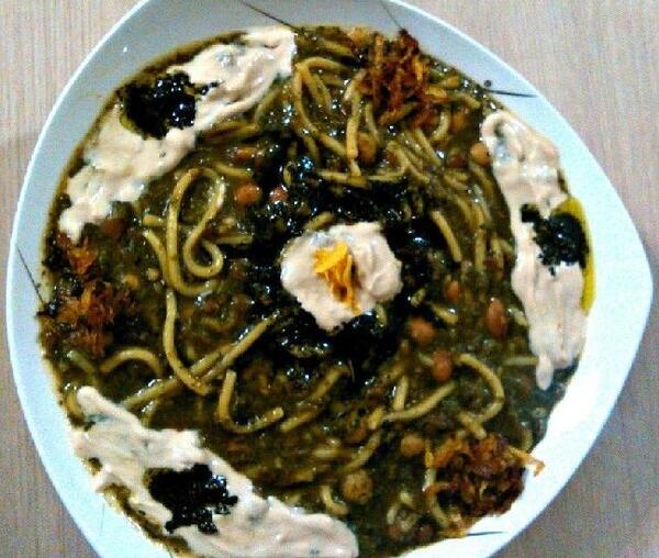 عکس از مراحل پخت آش رشته