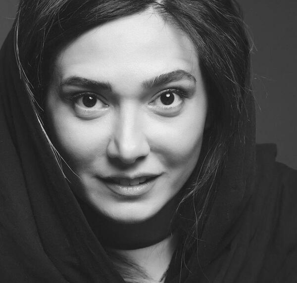 عکس مینا وحید در خارج از کشور
