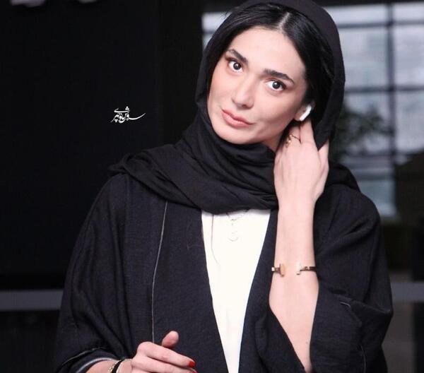 عکس مینا وحید در خارج از کشور