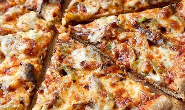 عکس پیتزا گوشت و قارچ