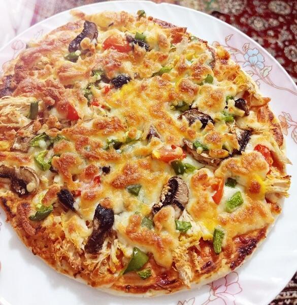 عکس پیتزا گوشت و قارچ