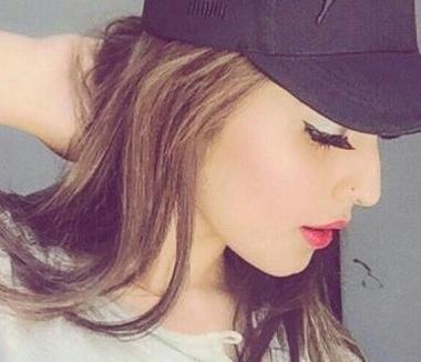 ژست عکس با کلاه لبه دار