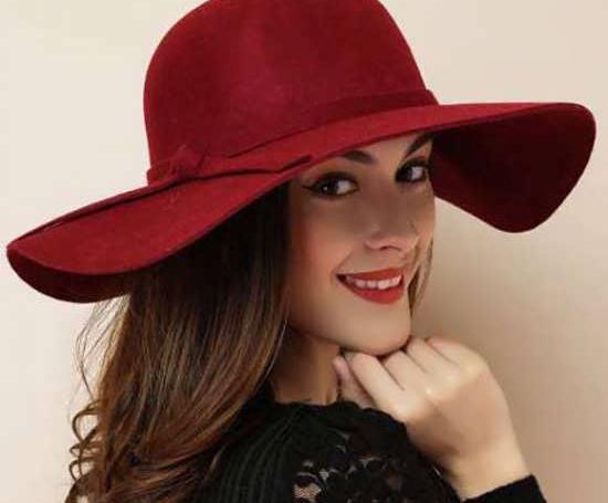 ژست عکس با کلاه لبه دار