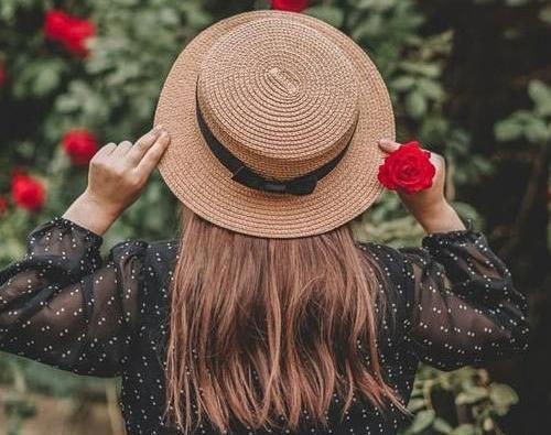 عکس پروفایل دخترانه با کلاه