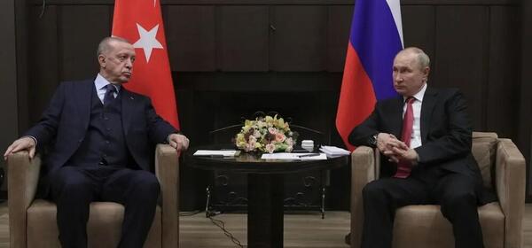 عکس رئیسی با شامپاین