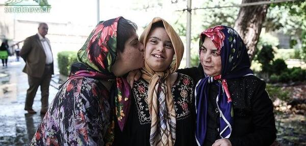 عکس دختر عقب مانده ذهنی