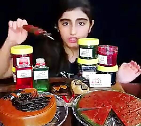 عکس لواشک خودآزاری