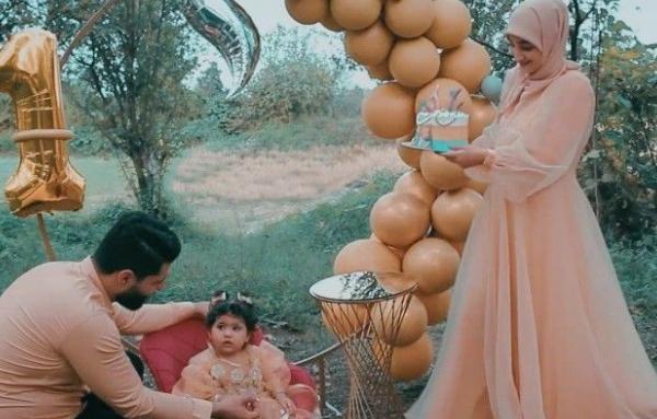 عکس آتلیه ای کودک با پدر و مادر