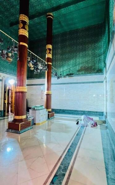 عکس توی خانه خدا