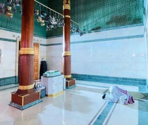 عکس توی خانه خدا