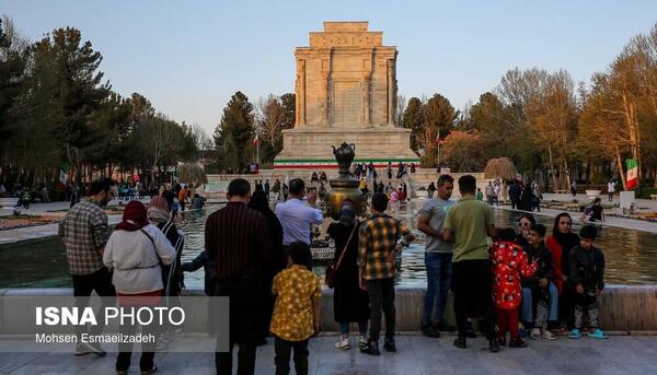 عکس توی آرامگاه فردوسی