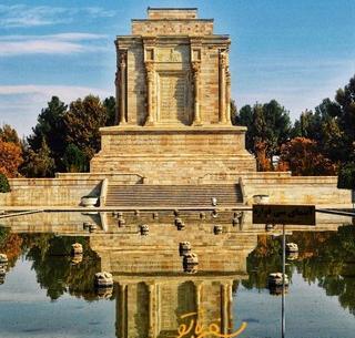 عکس توی آرامگاه فردوسی