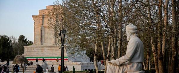 عکس توی آرامگاه فردوسی
