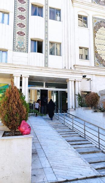 عکس زائر سرای رضوان مشهد