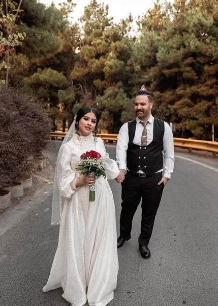 ژست عکس سرمجلسی عروس و داماد