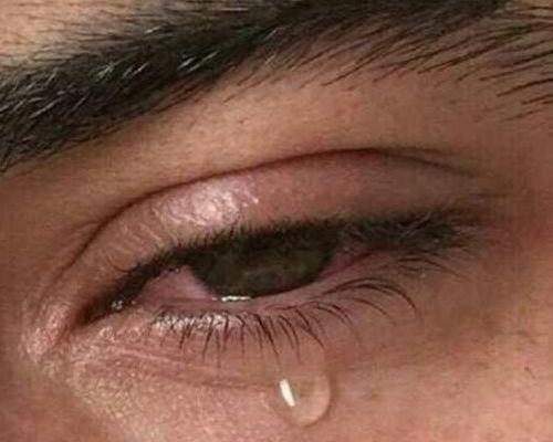 عکس چشم عسلی گریان