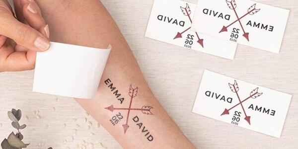 عکس تاتو روی دست برچسبی