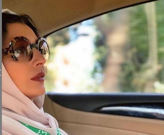 عکس ترانه علیدوستی با عینک دودی
