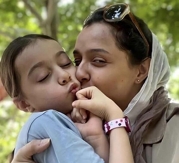 عکس ترانه علیدوستی با عینک دودی