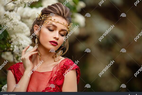 عکس یاس با تاج
