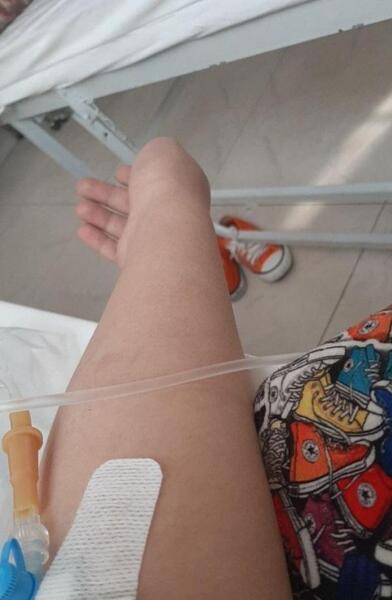 عکس خودکشی با تیغ فیک