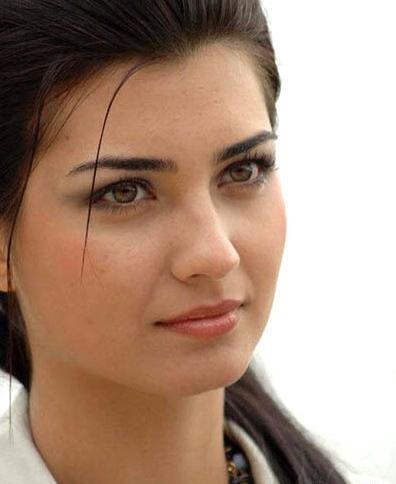 عکس طوبا در فیلم عشق حرف حالیش نمیشه