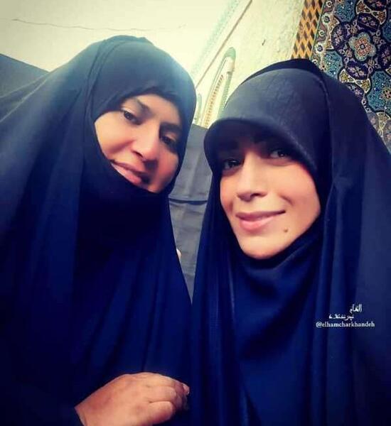 عکس الهام چرخنده و پسرانش