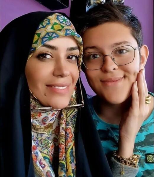 عکس الهام چرخنده و پسرانش