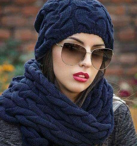 ژست عکس دخترانه با کلاه