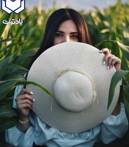 ژست عکس دخترانه با کلاه