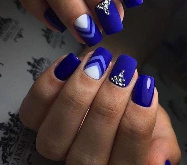 عکس طراحی ناخن آبی