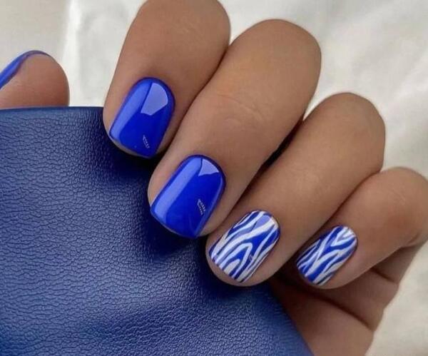 عکس طراحی ناخن آبی