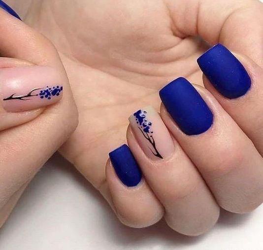 عکس طراحی ناخن آبی