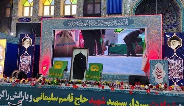 عکس حاج قاسم با لباس خادمی
