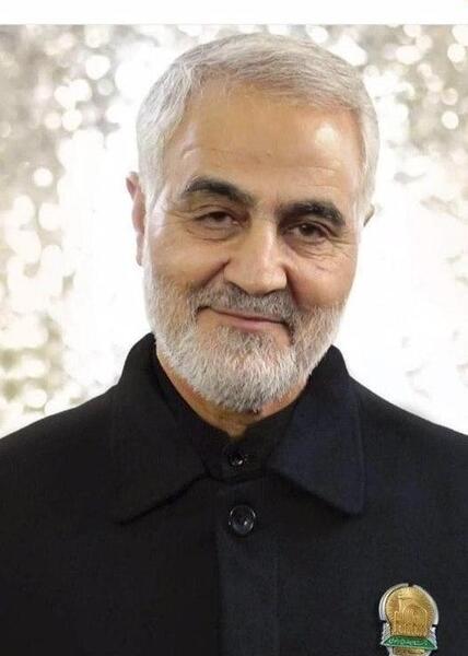 عکس حاج قاسم با لباس خادمی