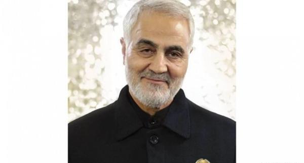 عکس حاج قاسم با لباس خادمی