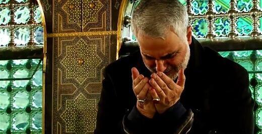 عکس حاج قاسم با لباس خادمی
