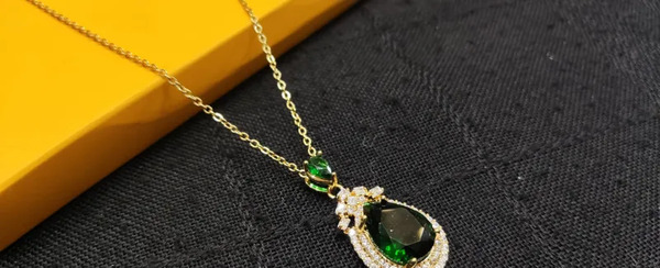 عکس گردنبند یاقوت
