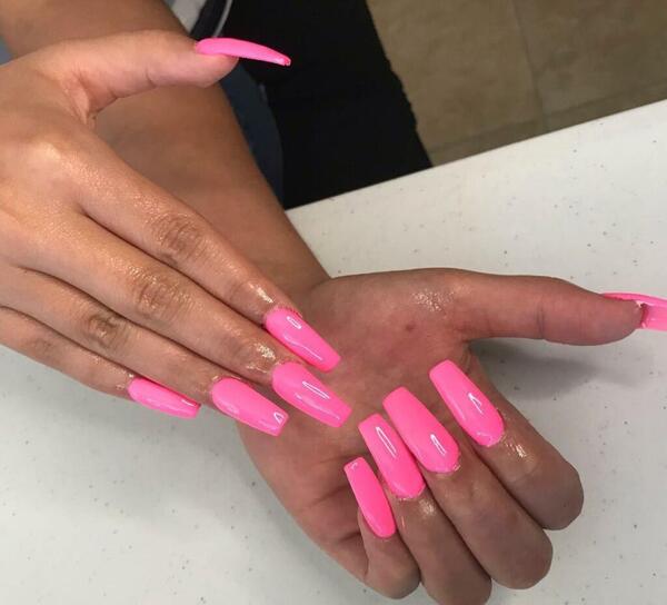 عکس طرح ناخن صورتی کم رنگ