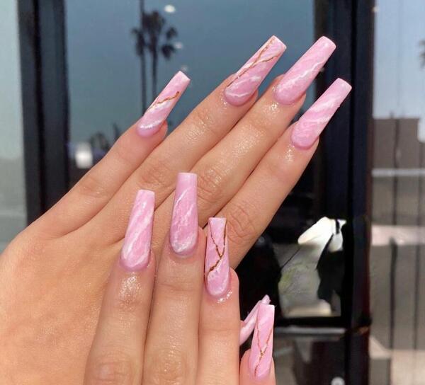 عکس طرح ناخن صورتی کم رنگ
