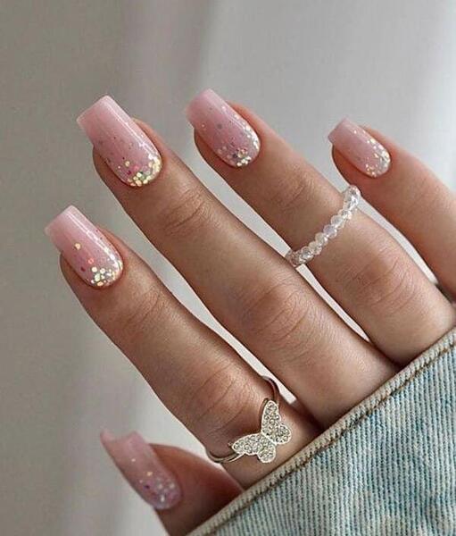 عکس طرح ناخن صورتی کم رنگ