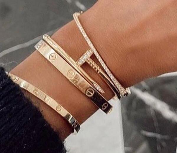 عکس دستبند کارتیر زنانه