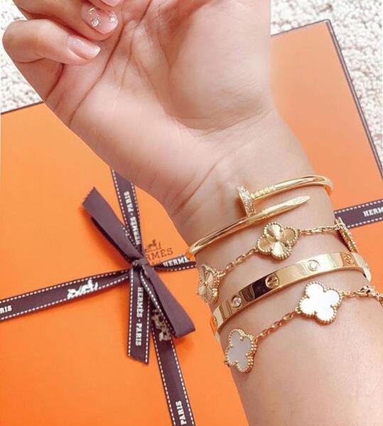 عکس دستبند کارتیر زنانه