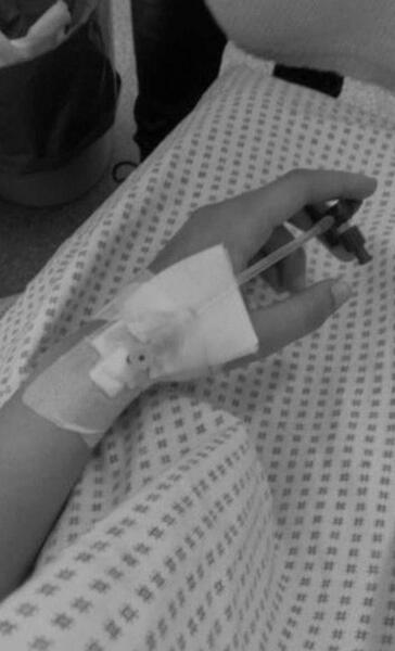عکس سرم دست دختر واقعی