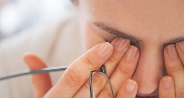 عکس چشم قرمز شده از گریه برای پروفایل
